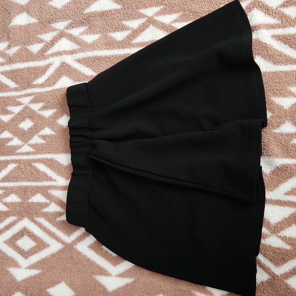 Flowy black skirt